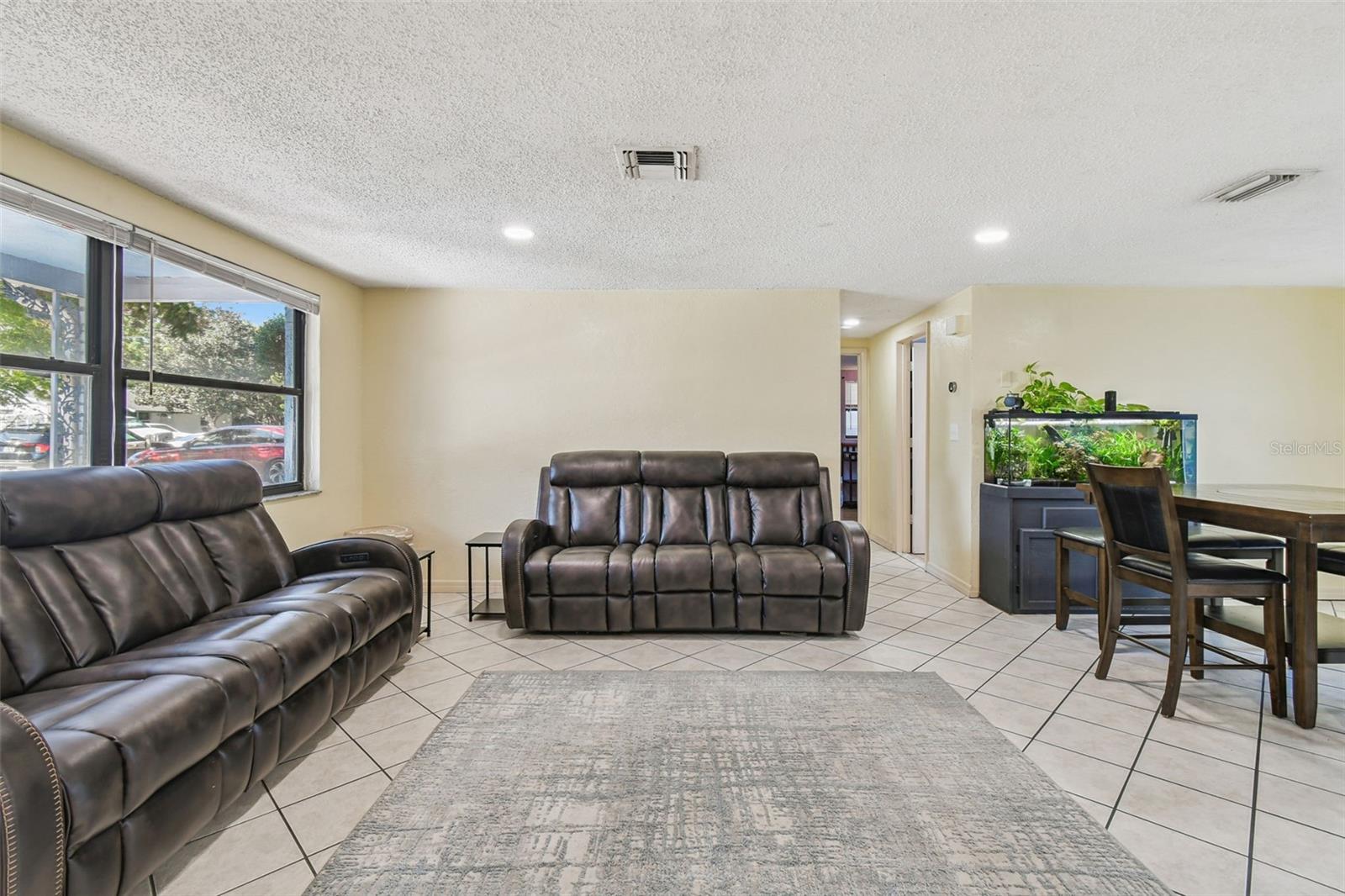 Listing photo id 11 for 12714 Mulberry Lane