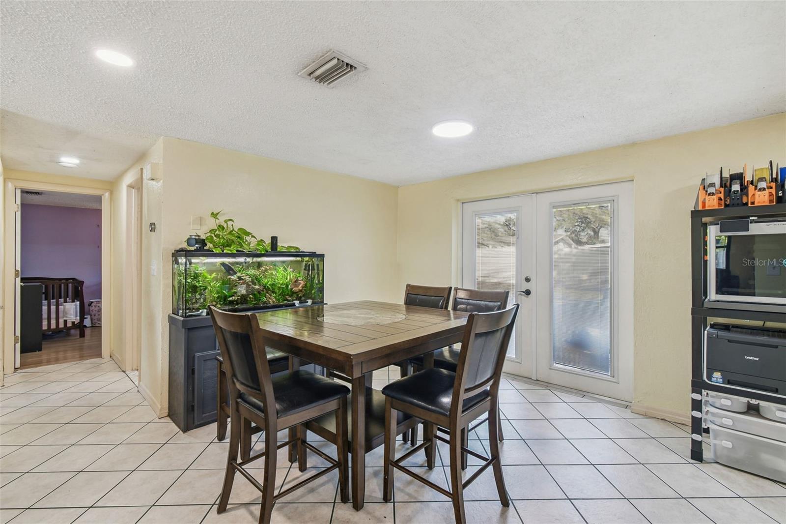 Listing photo id 12 for 12714 Mulberry Lane