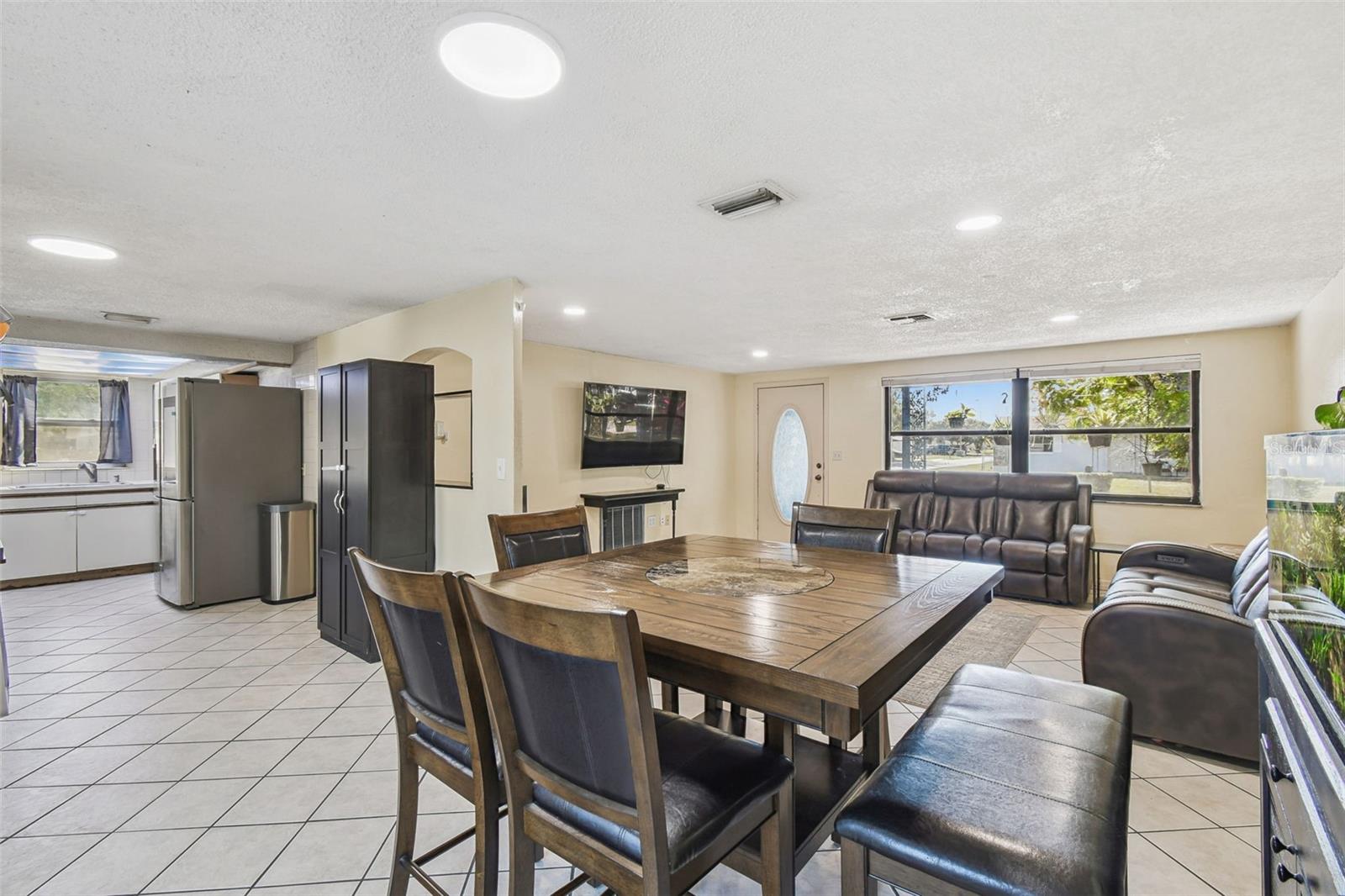 Listing photo id 14 for 12714 Mulberry Lane