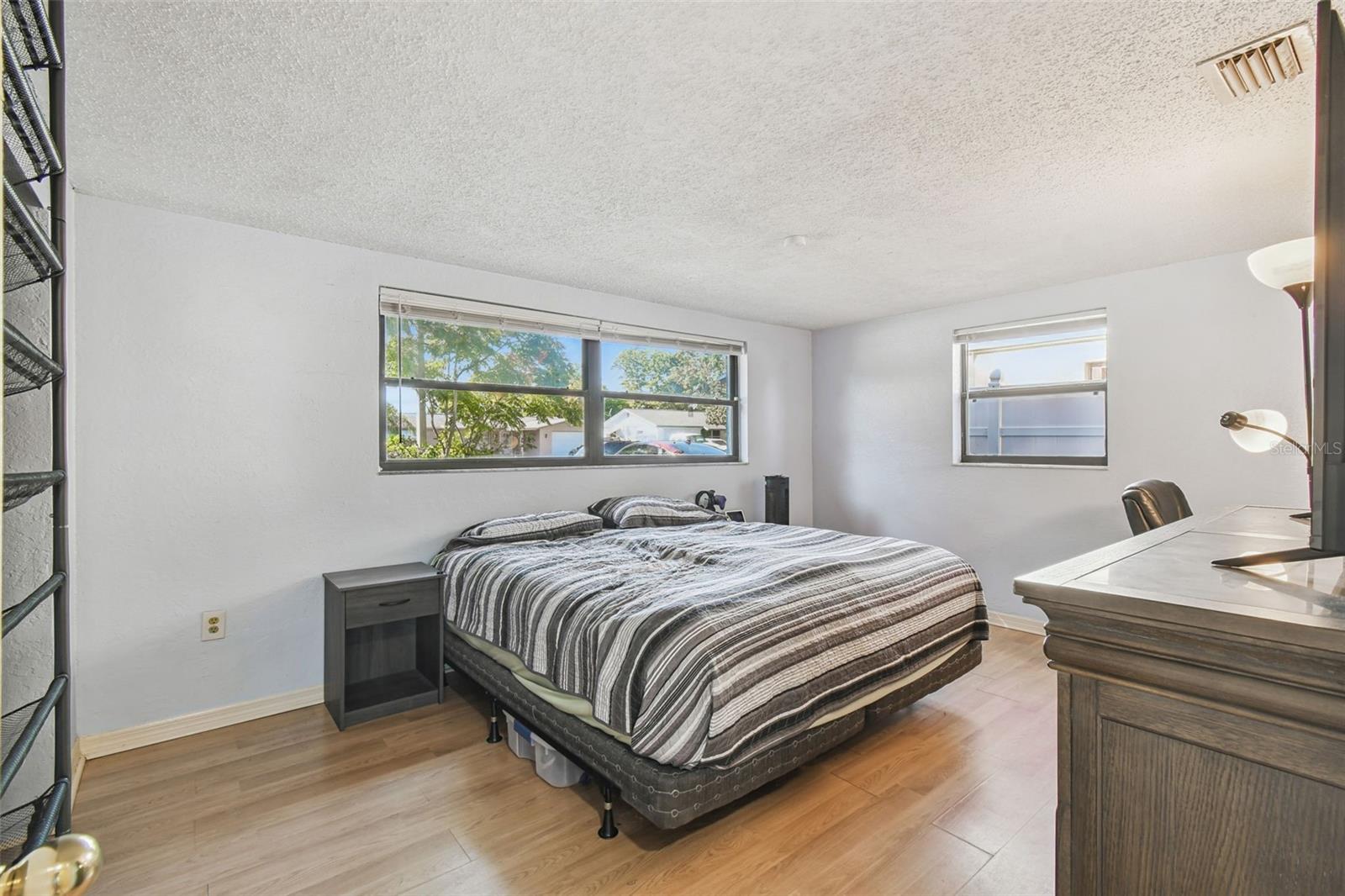 Listing photo id 32 for 12714 Mulberry Lane