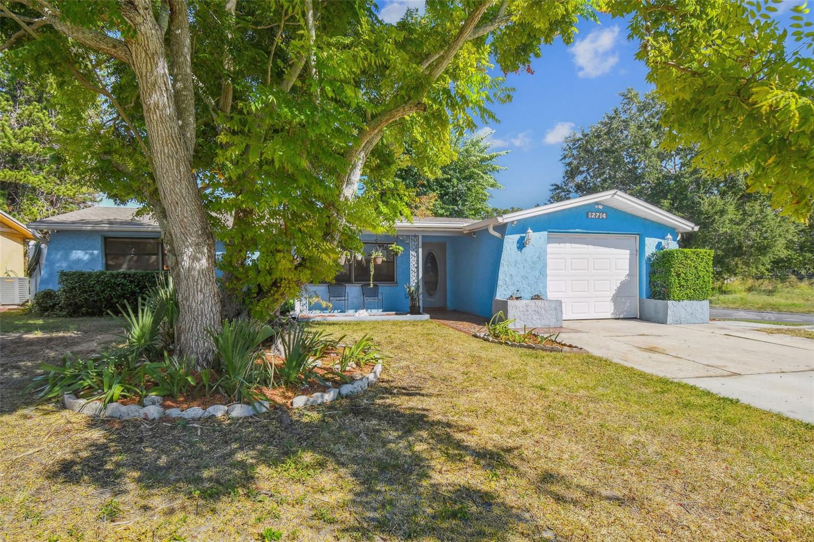 Listing photo id 2 for 12714 Mulberry Lane