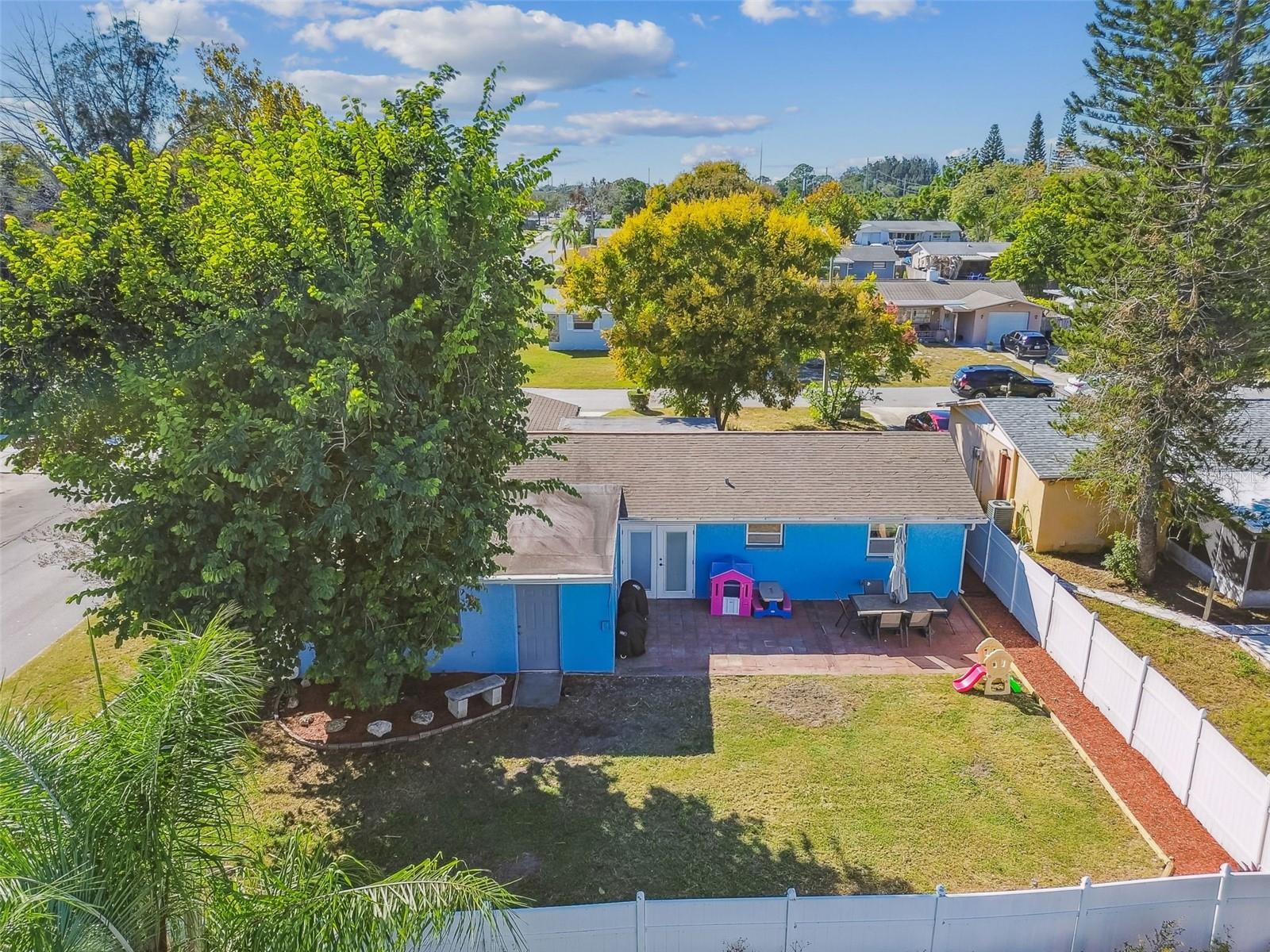 Listing photo id 68 for 12714 Mulberry Lane