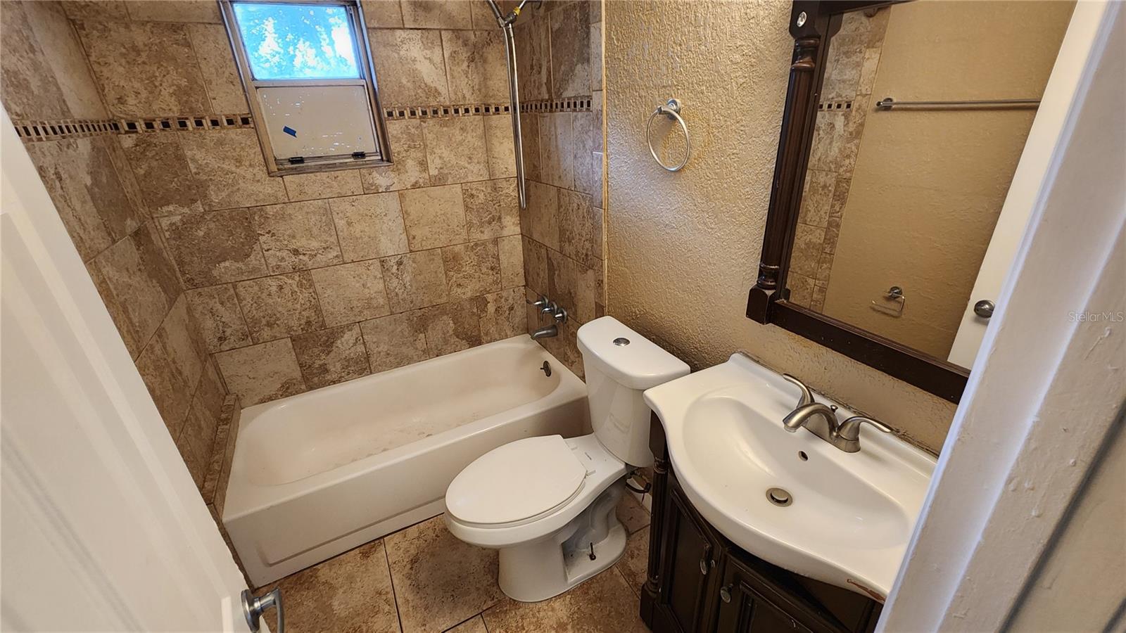 Image 5 of 7 For 102 Oak Crest Drive Nw