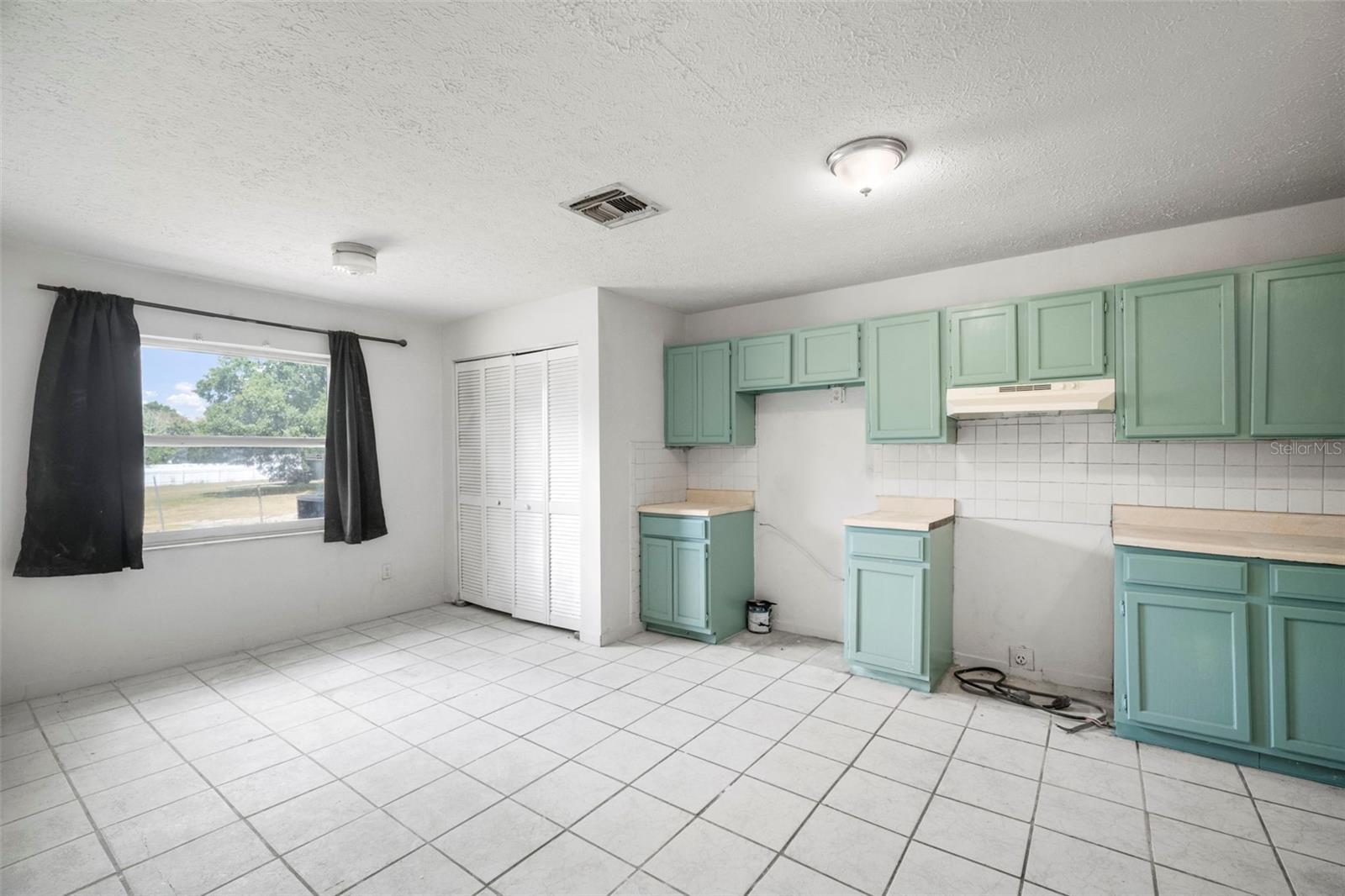 Image 4 of 53 For 4906 Idlewild Avenue