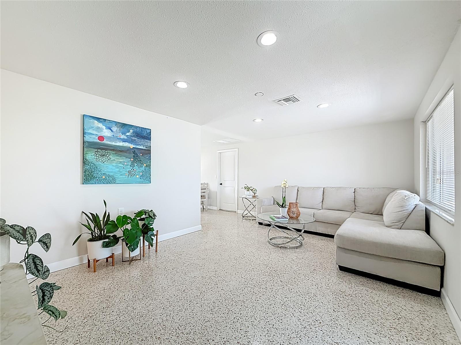 Image 10 of 34 For 510 62 Avenue Ne