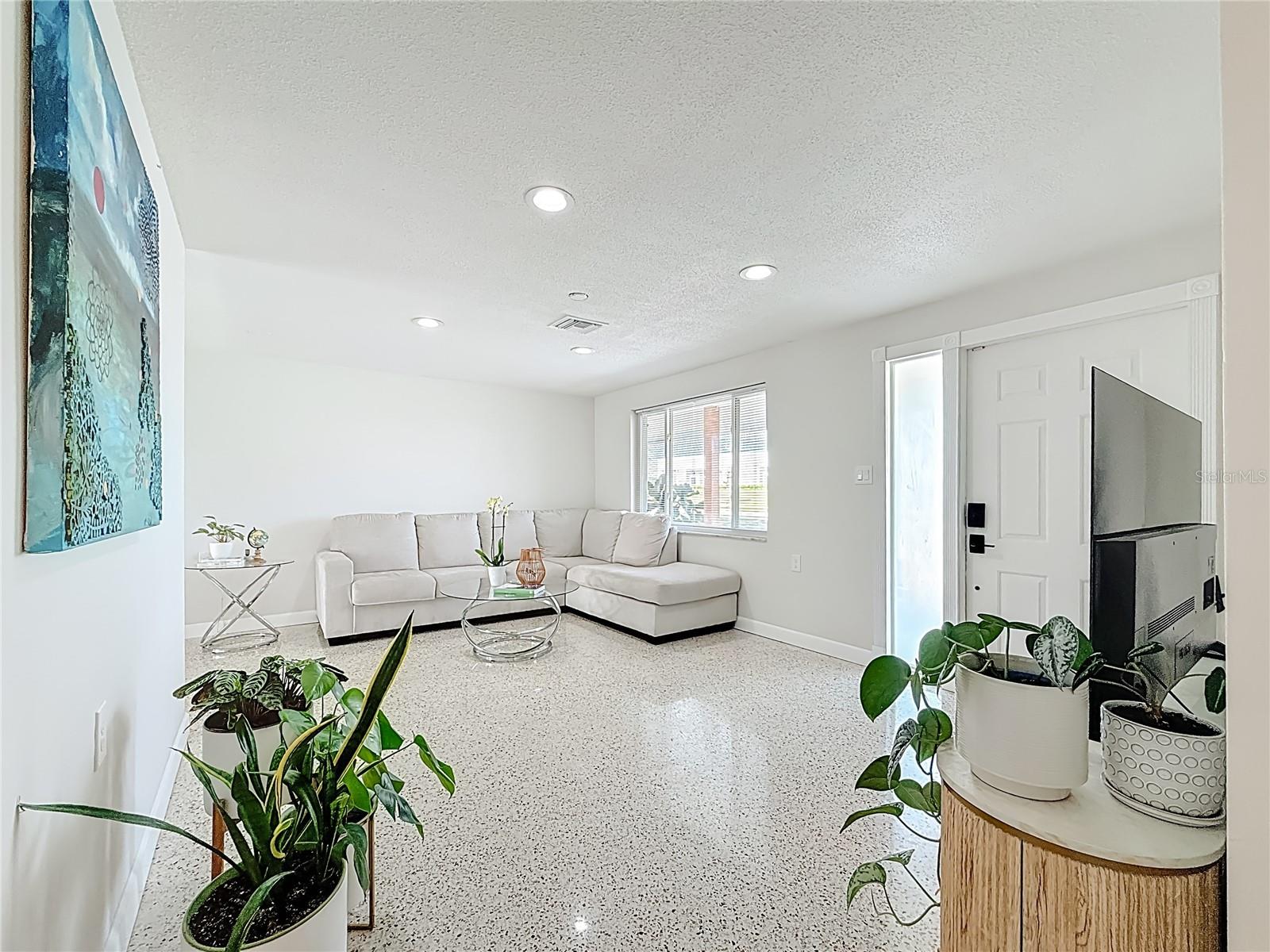 Image 11 of 34 For 510 62 Avenue Ne