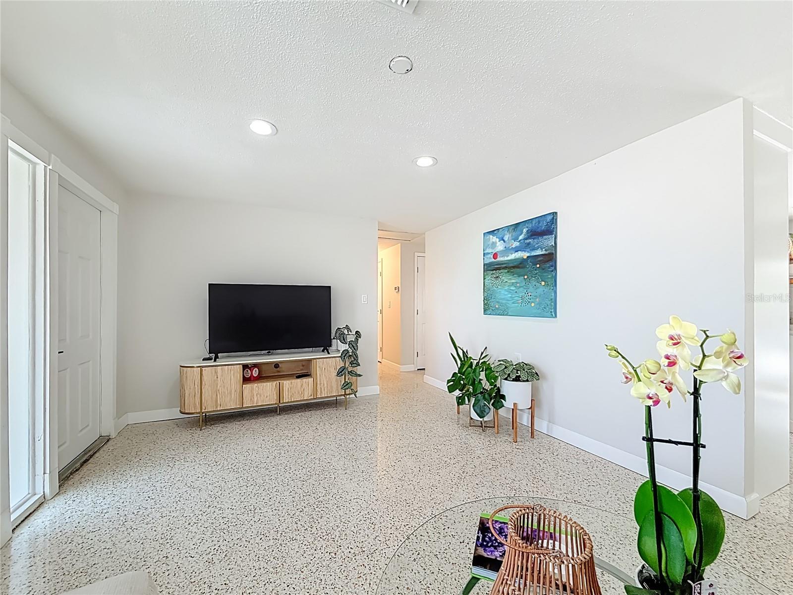 Image 13 of 34 For 510 62 Avenue Ne