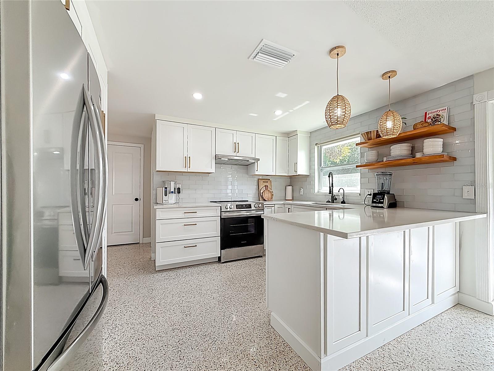 Image 4 of 34 For 510 62 Avenue Ne