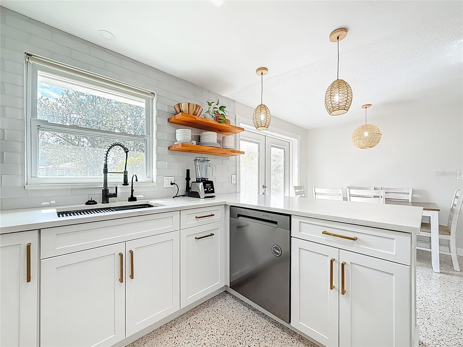 Image 6 of 34 For 510 62 Avenue Ne