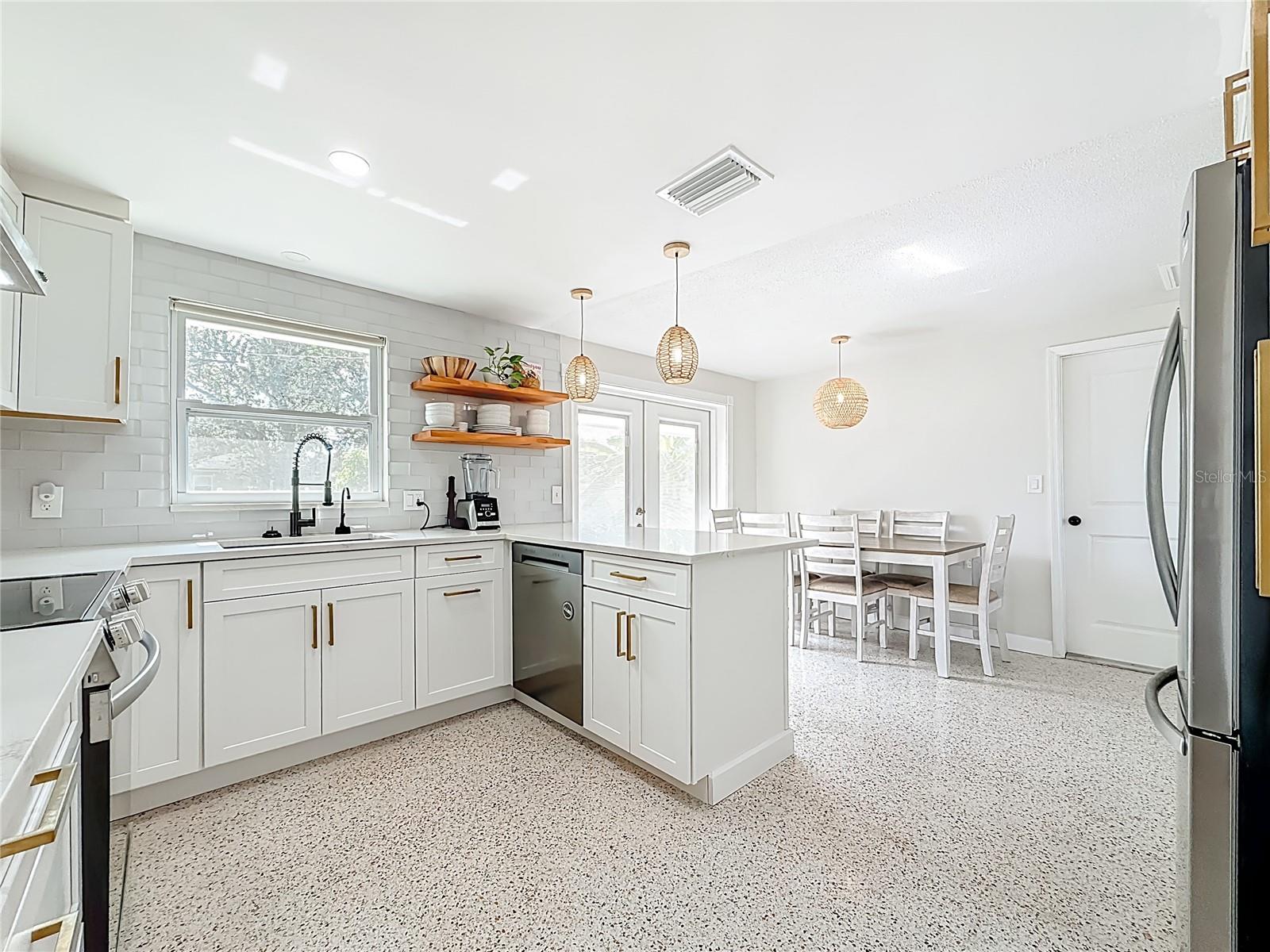 Image 9 of 34 For 510 62 Avenue Ne