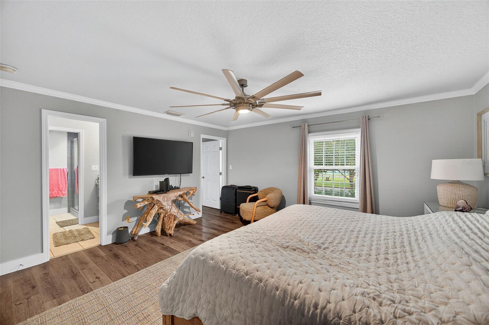 Image 7 of 45 For 4924 Beach Drive Se F