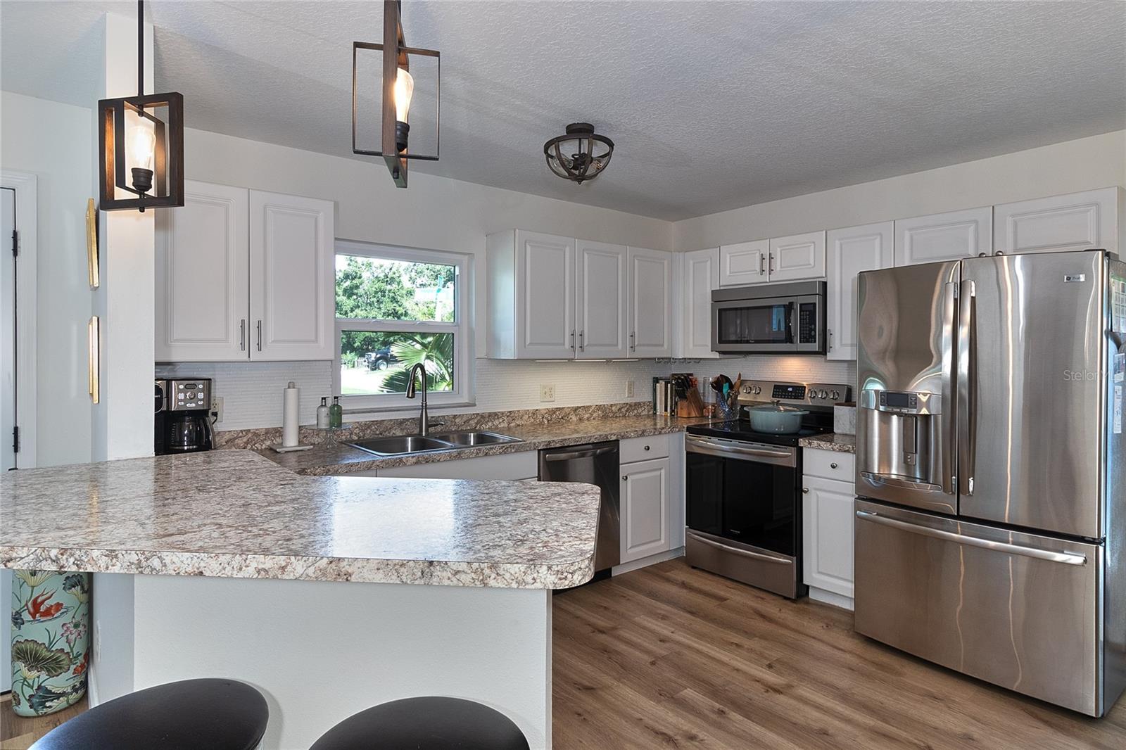 Image 10 of 47 For 4900 Rosedale Place N