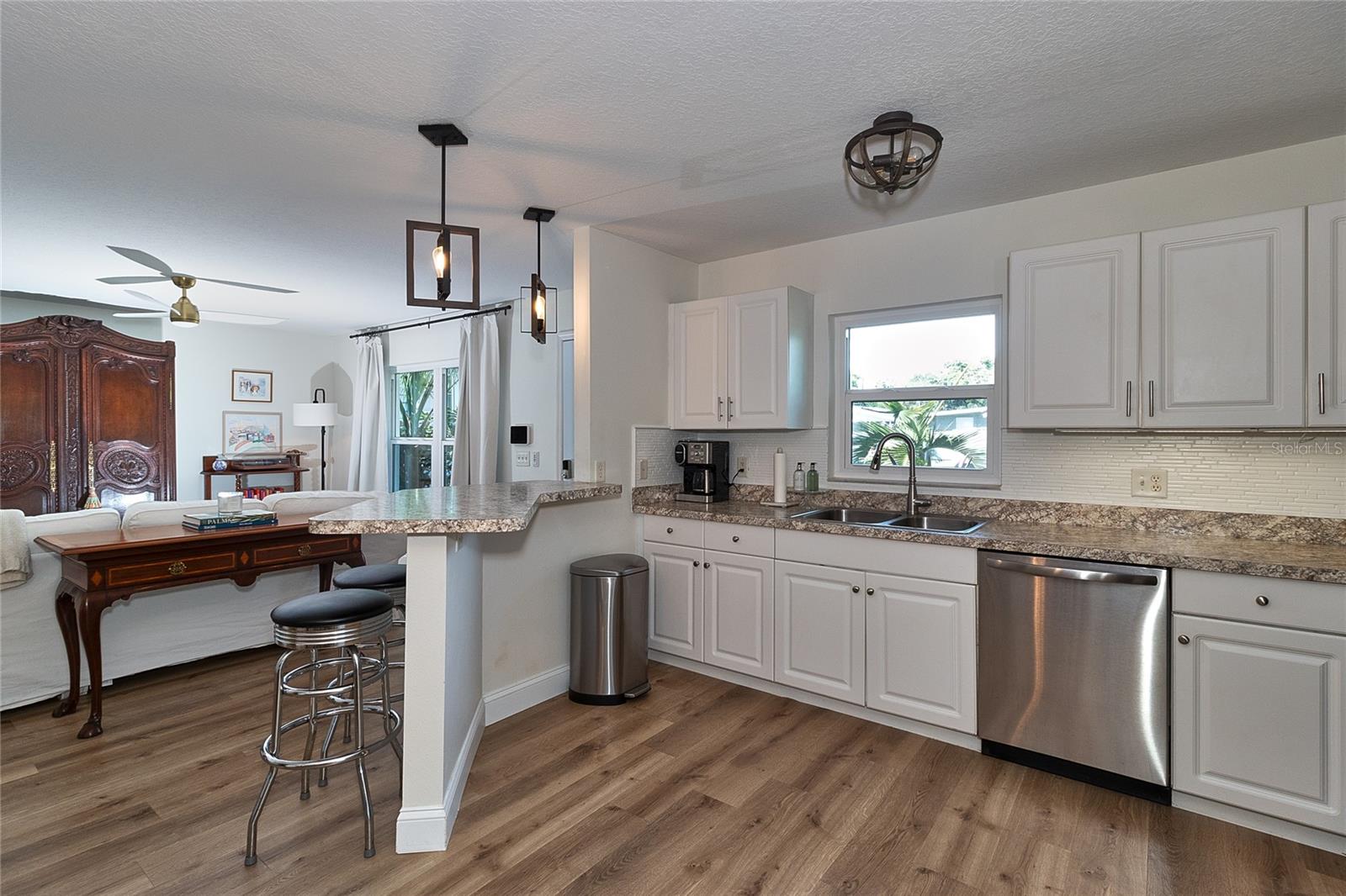 Image 12 of 47 For 4900 Rosedale Place N