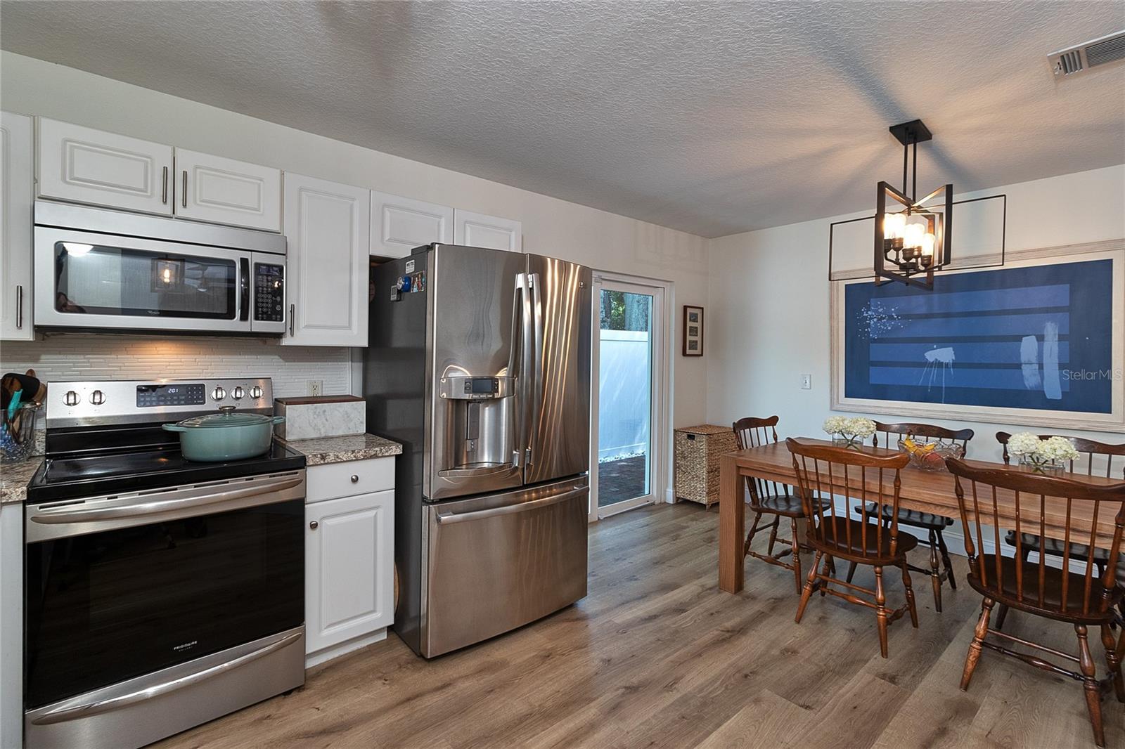 Image 14 of 47 For 4900 Rosedale Place N