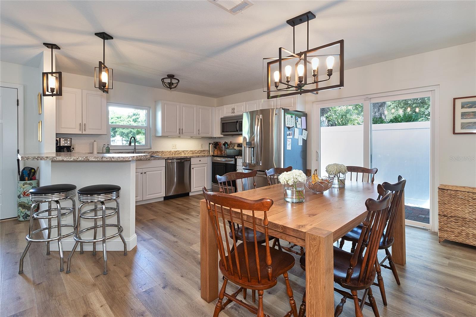 Image 15 of 47 For 4900 Rosedale Place N