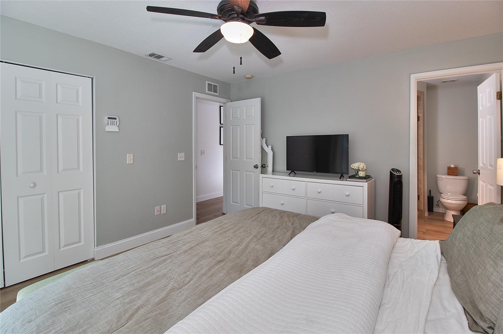 Image 21 of 47 For 4900 Rosedale Place N