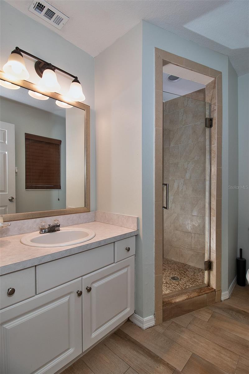 Image 25 of 47 For 4900 Rosedale Place N