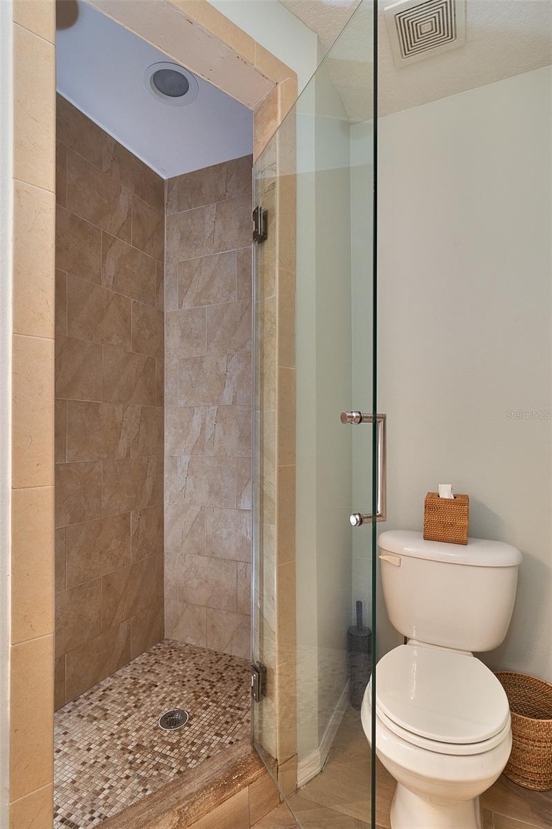 Image 26 of 47 For 4900 Rosedale Place N