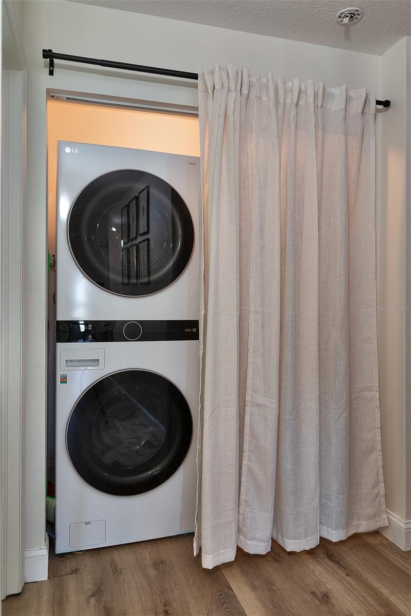 Image 27 of 47 For 4900 Rosedale Place N