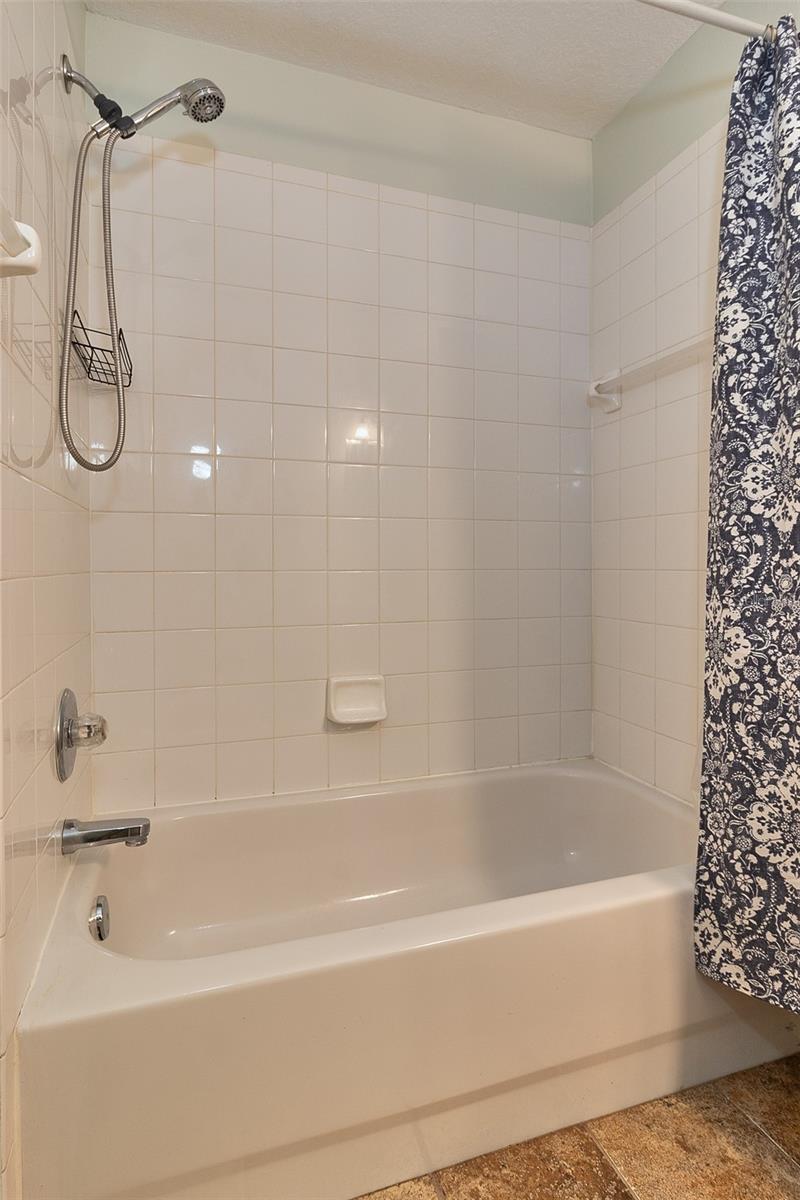 Image 34 of 47 For 4900 Rosedale Place N