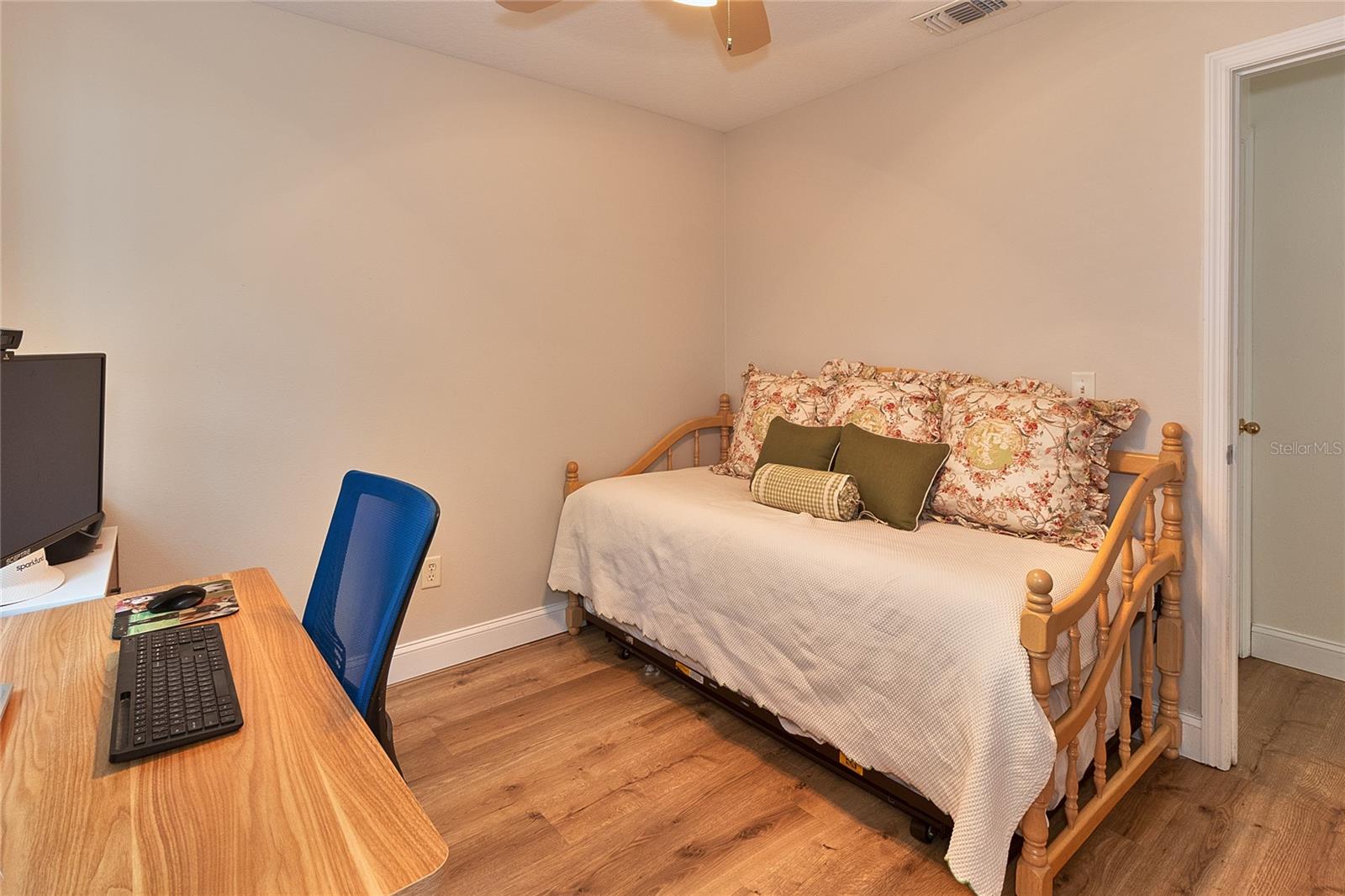 Image 36 of 47 For 4900 Rosedale Place N