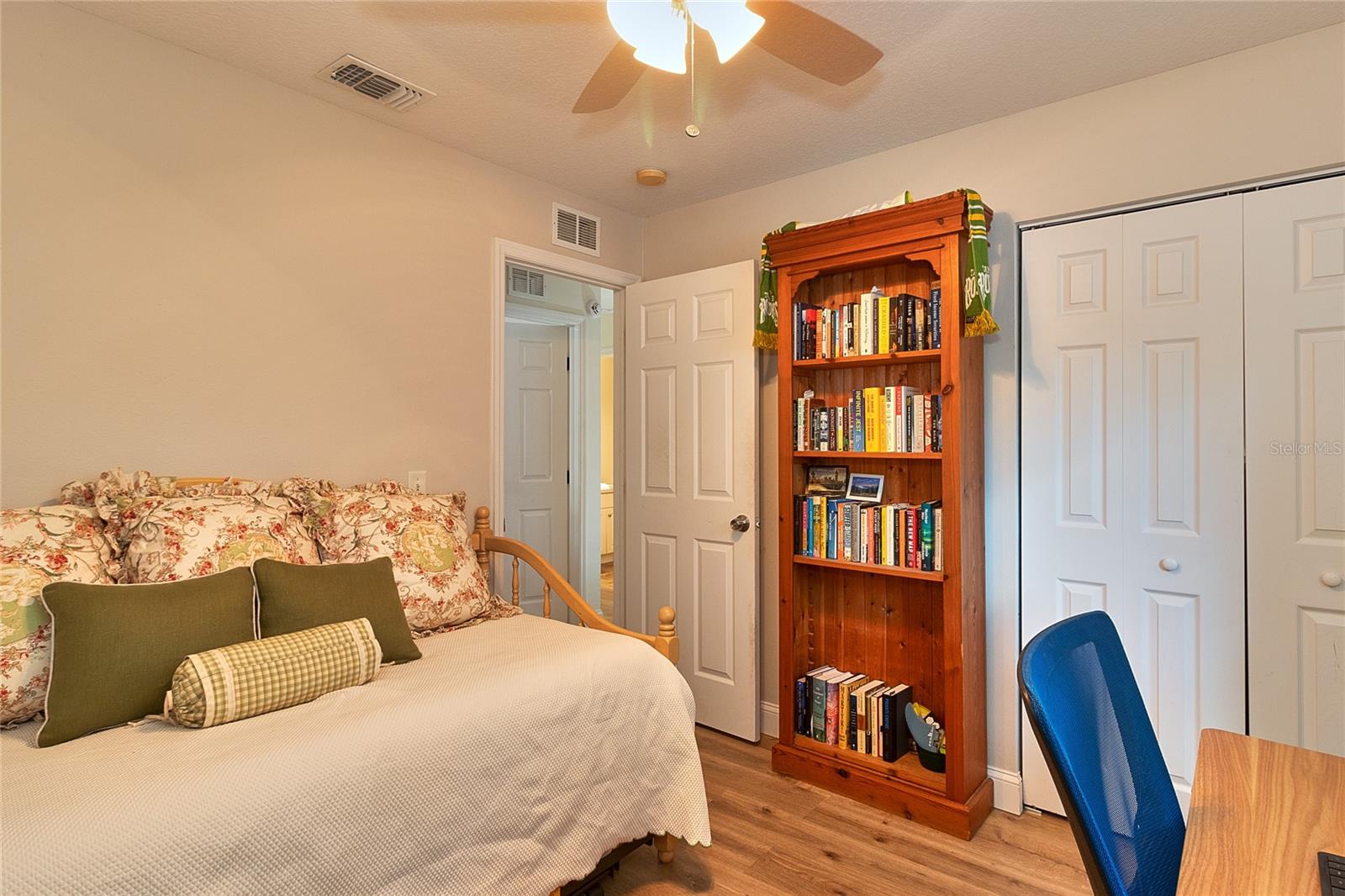 Image 37 of 47 For 4900 Rosedale Place N