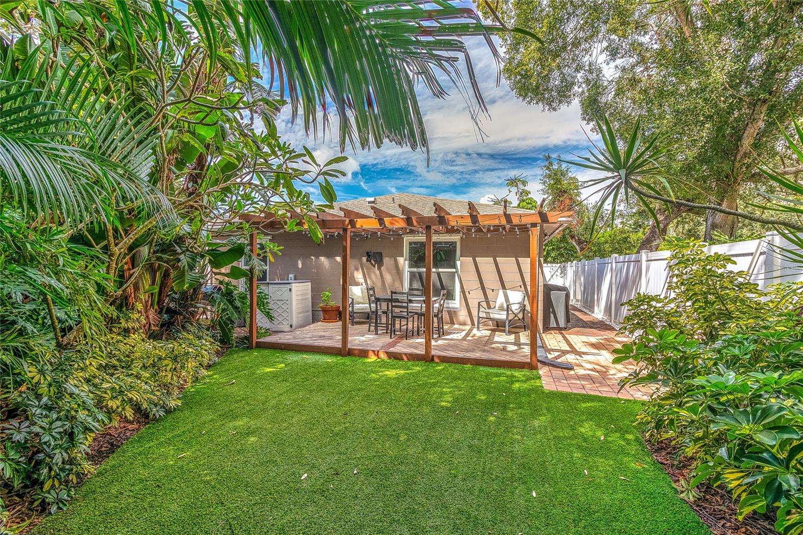 Image 40 of 47 For 4900 Rosedale Place N