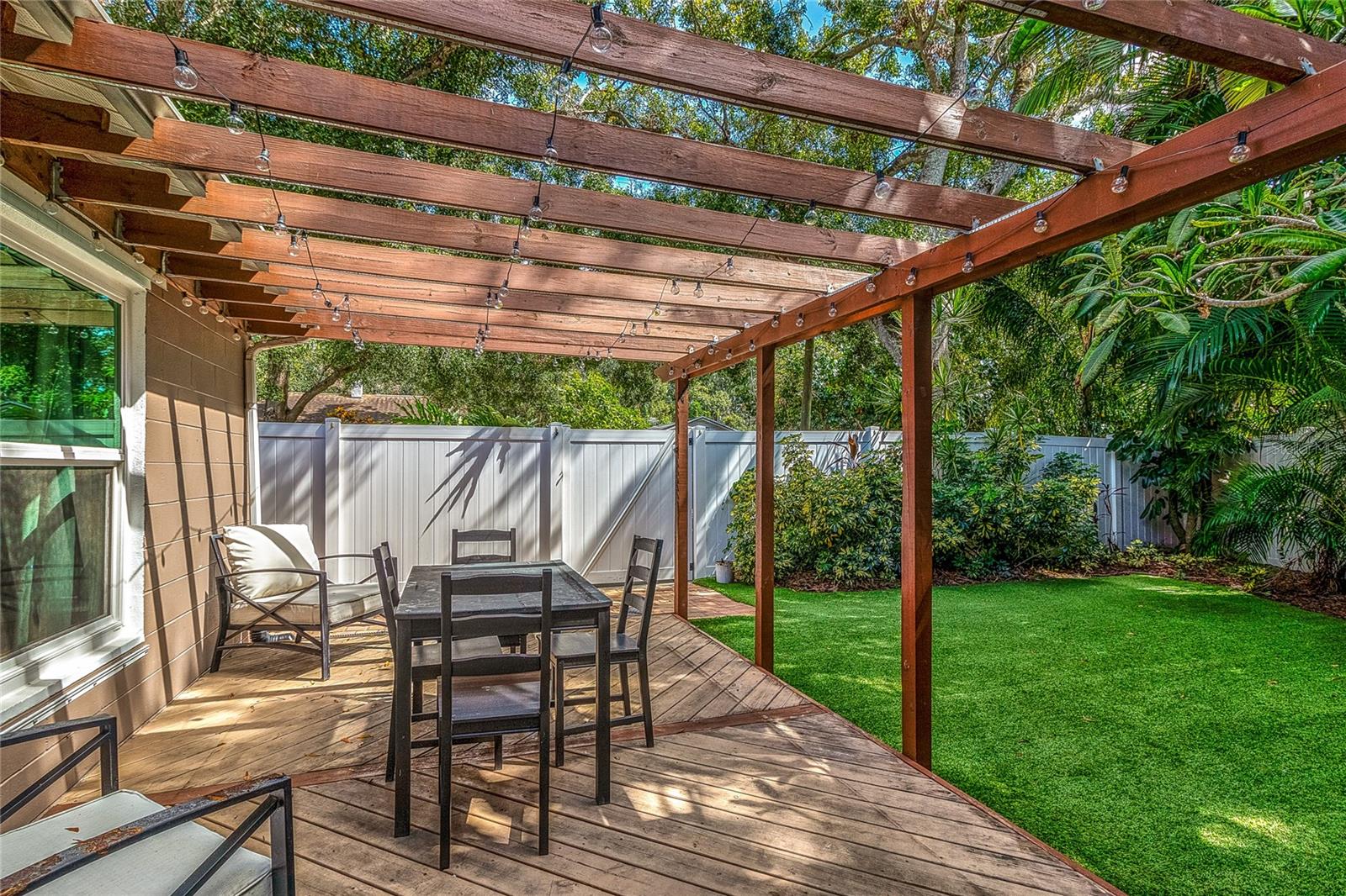 Image 41 of 47 For 4900 Rosedale Place N