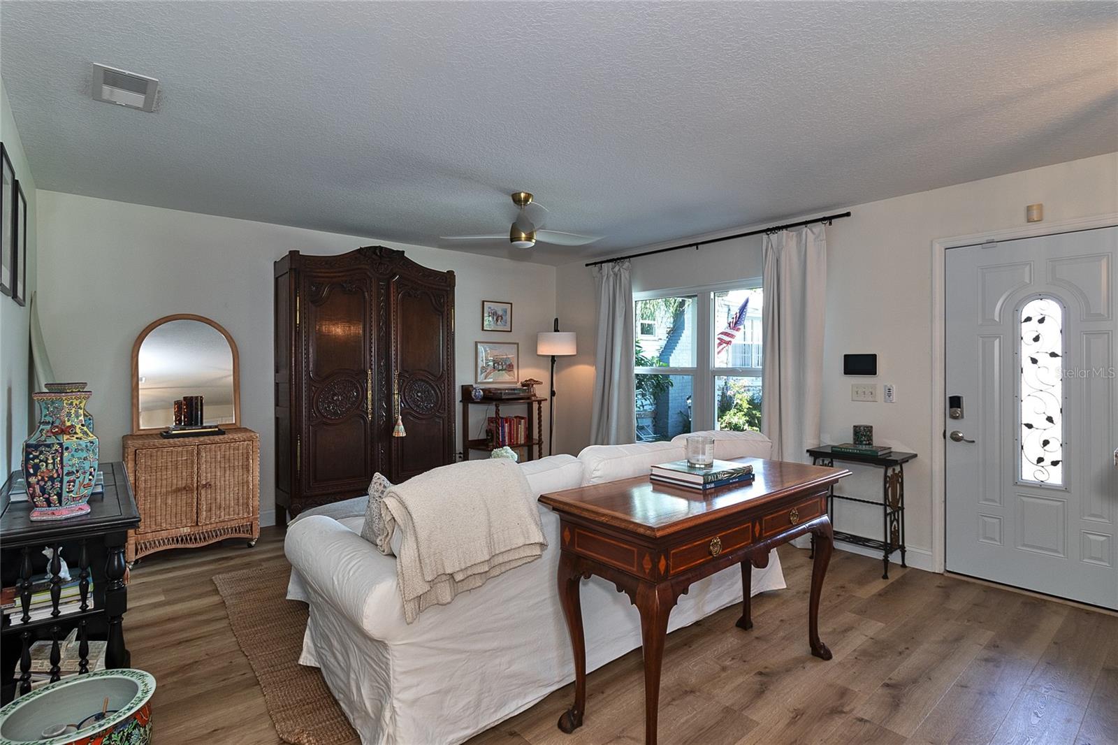 Image 5 of 47 For 4900 Rosedale Place N