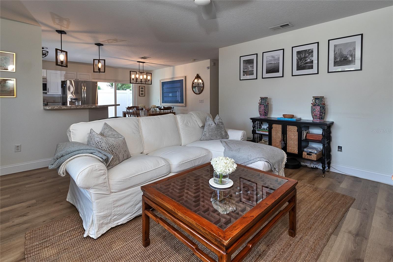 Image 8 of 47 For 4900 Rosedale Place N