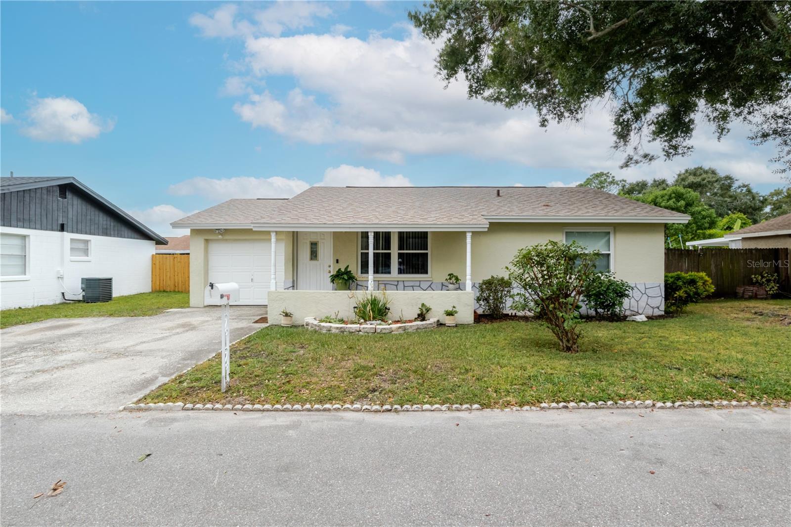 Details for 10118 Hunters Point Court, TAMPA, FL 33615