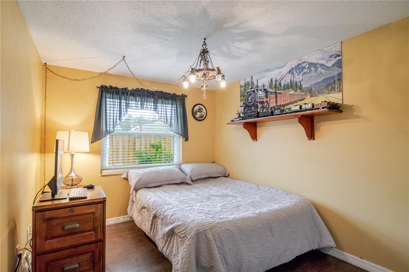 Image 11 of 40 For 10118 Hunters Point Court