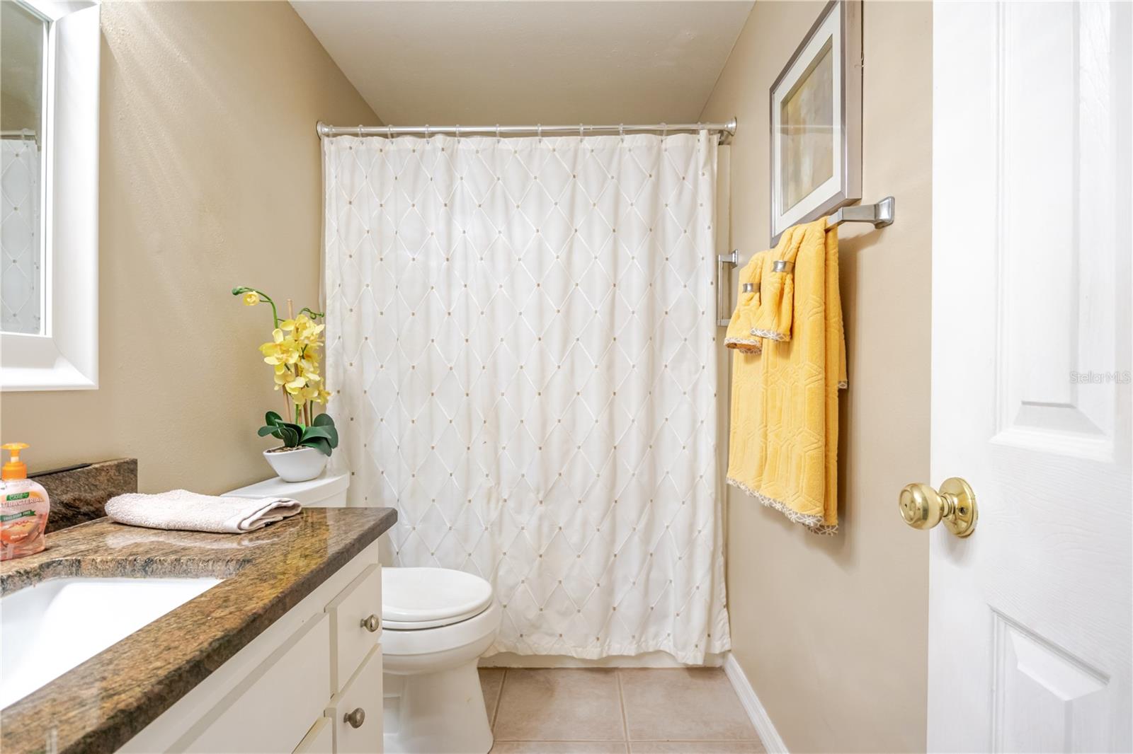 Image 13 of 40 For 10118 Hunters Point Court