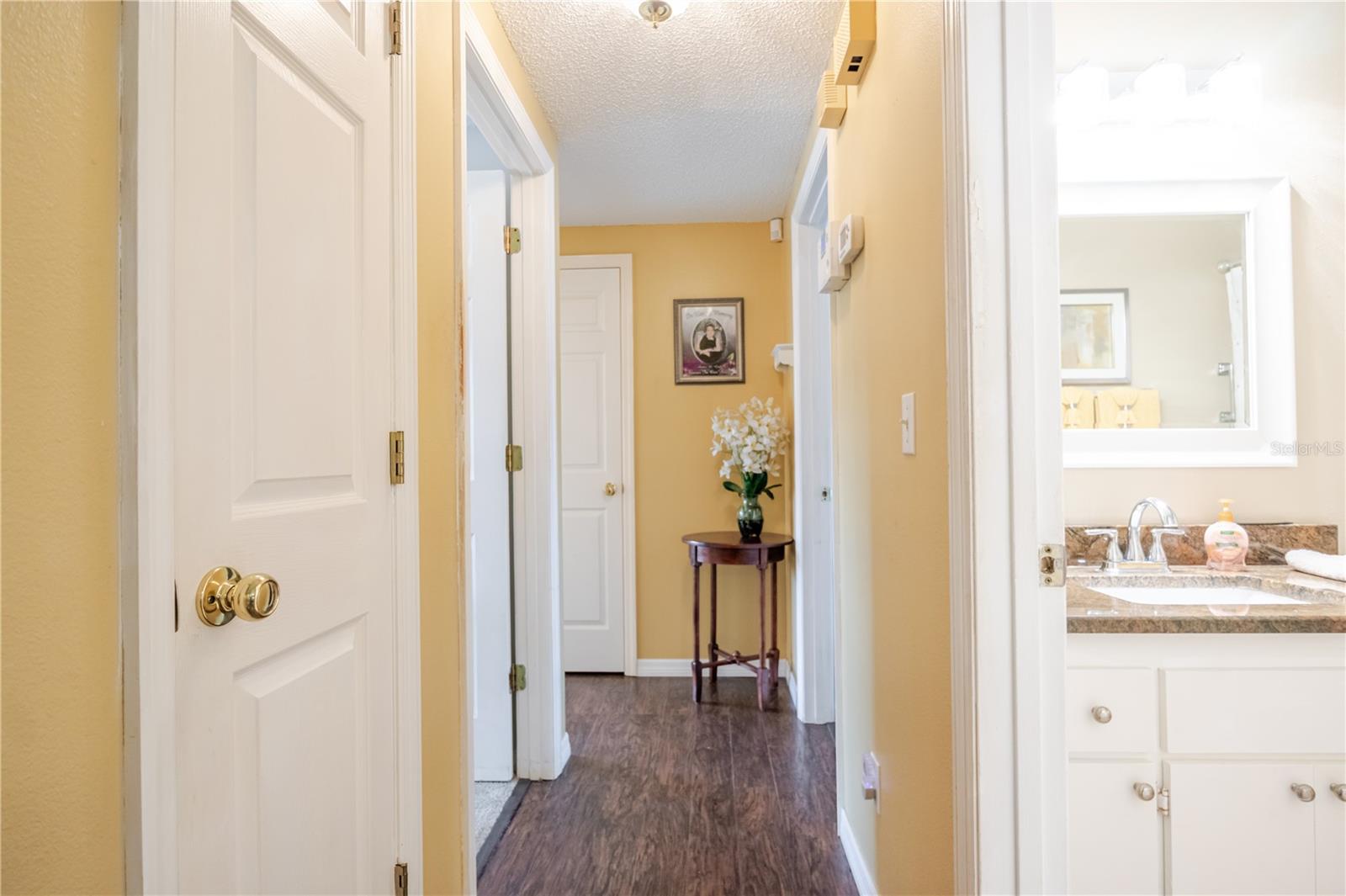 Image 14 of 40 For 10118 Hunters Point Court