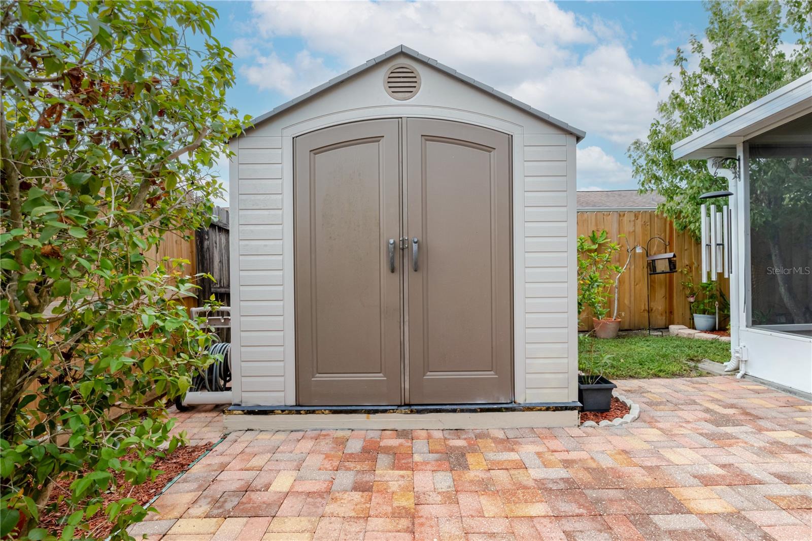 Image 17 of 40 For 10118 Hunters Point Court