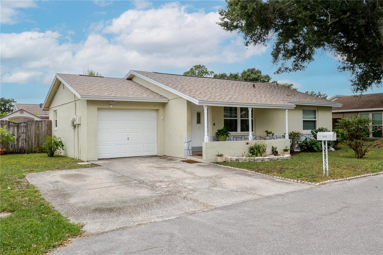 Image 2 of 40 For 10118 Hunters Point Court