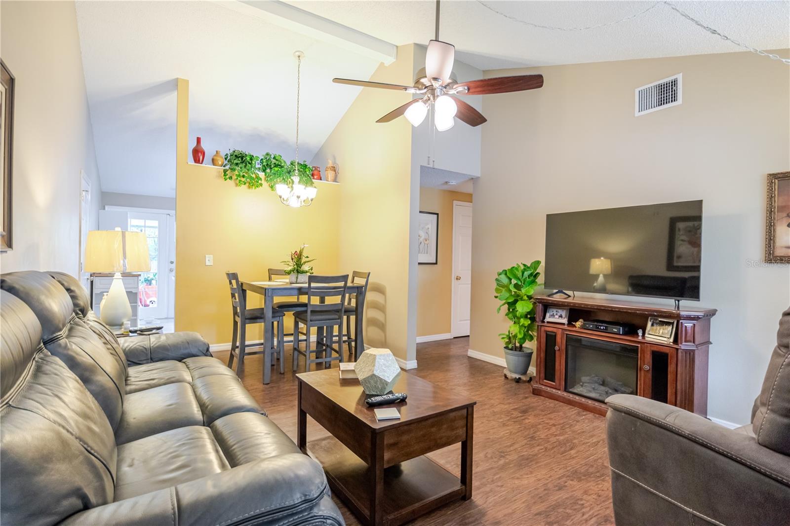 Image 20 of 40 For 10118 Hunters Point Court