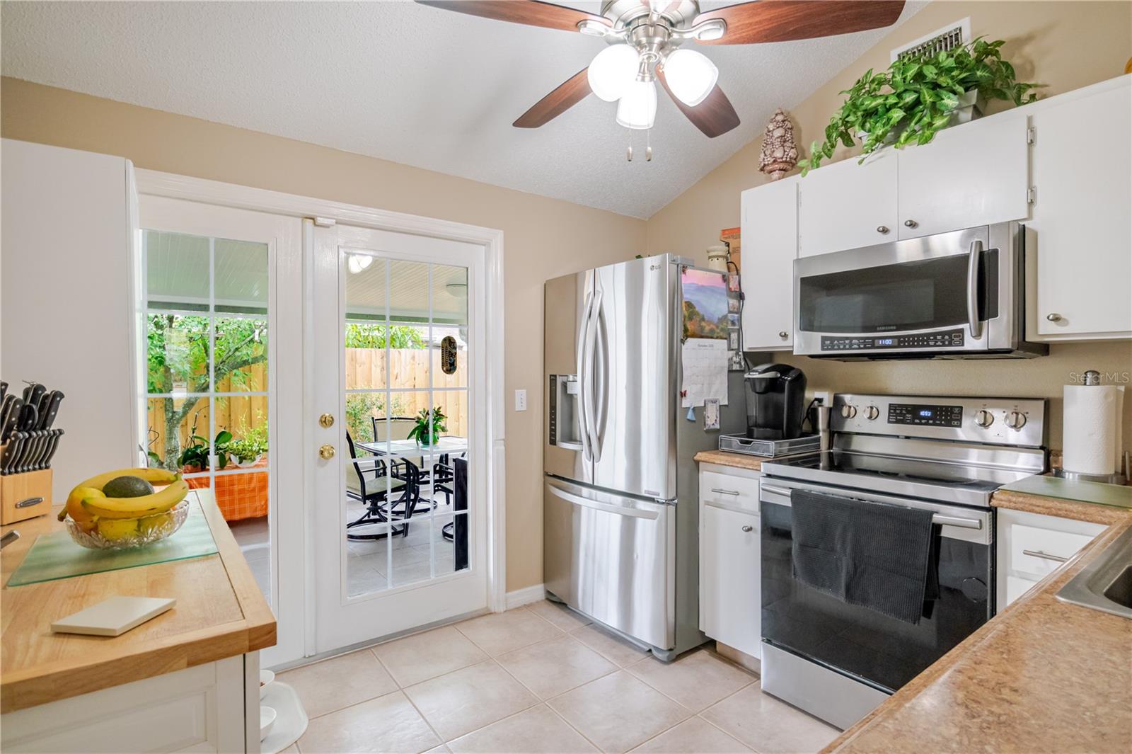 Image 3 of 40 For 10118 Hunters Point Court