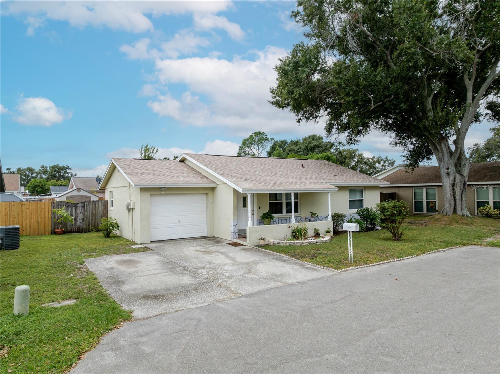 Image 30 of 40 For 10118 Hunters Point Court