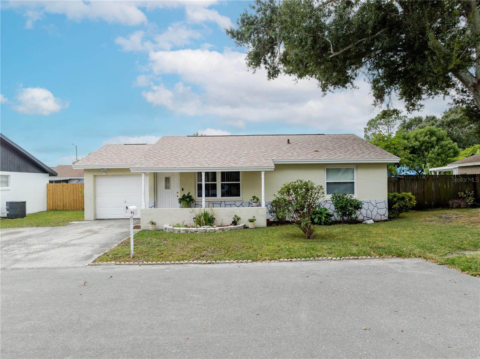 Image 31 of 40 For 10118 Hunters Point Court