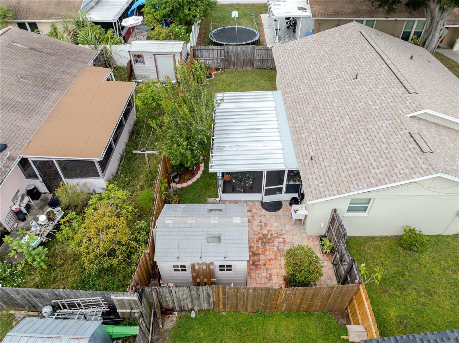 Image 32 of 40 For 10118 Hunters Point Court