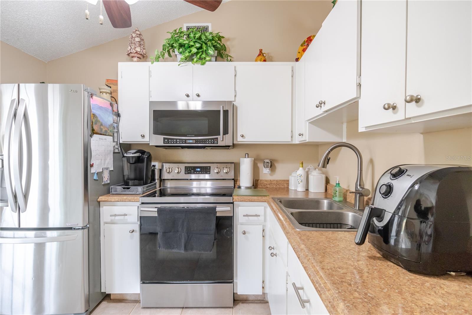 Image 4 of 40 For 10118 Hunters Point Court