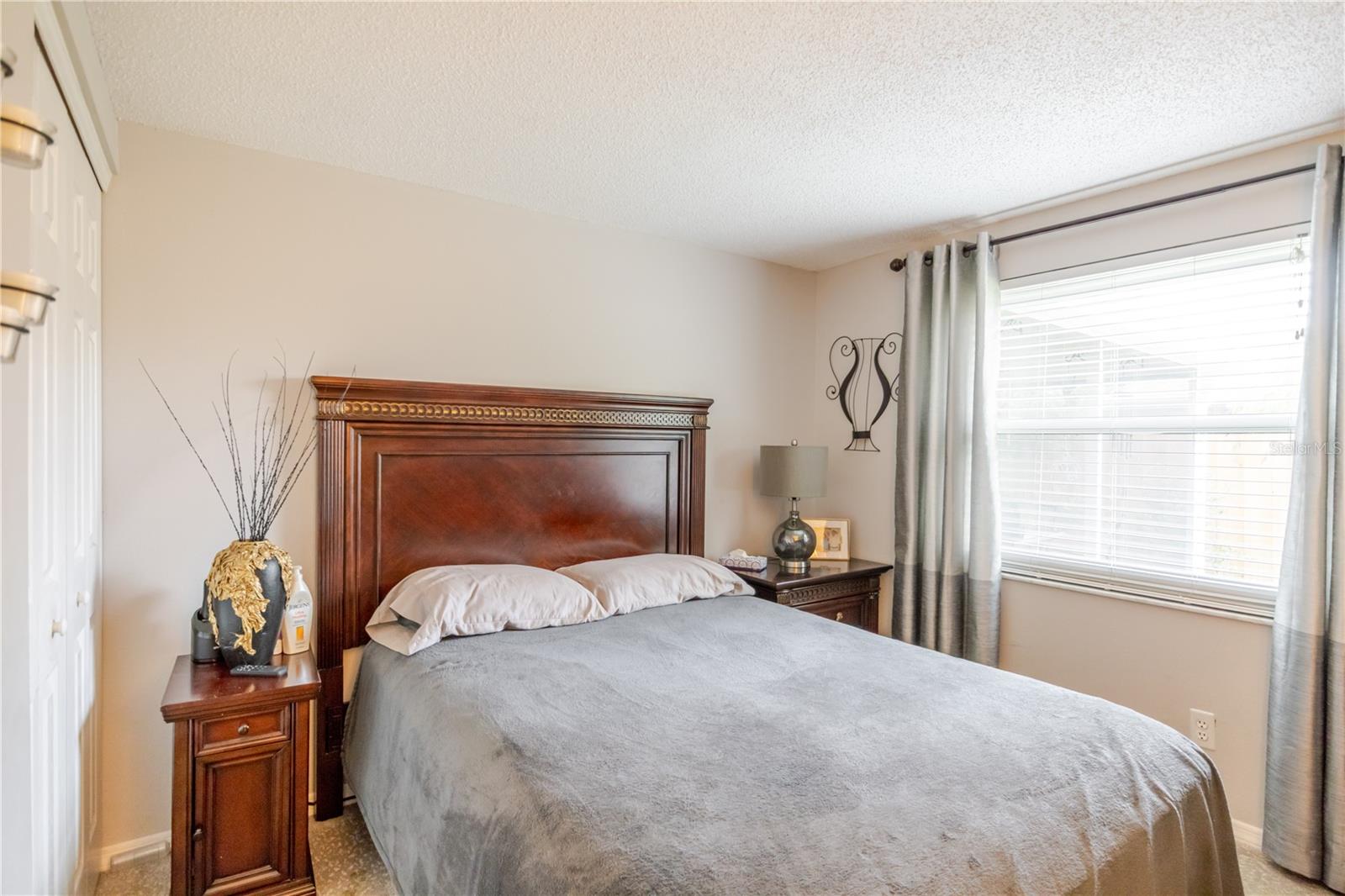 Image 5 of 40 For 10118 Hunters Point Court