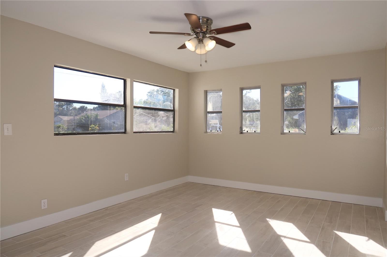 Image 13 of 28 For 949 57th Avenue N