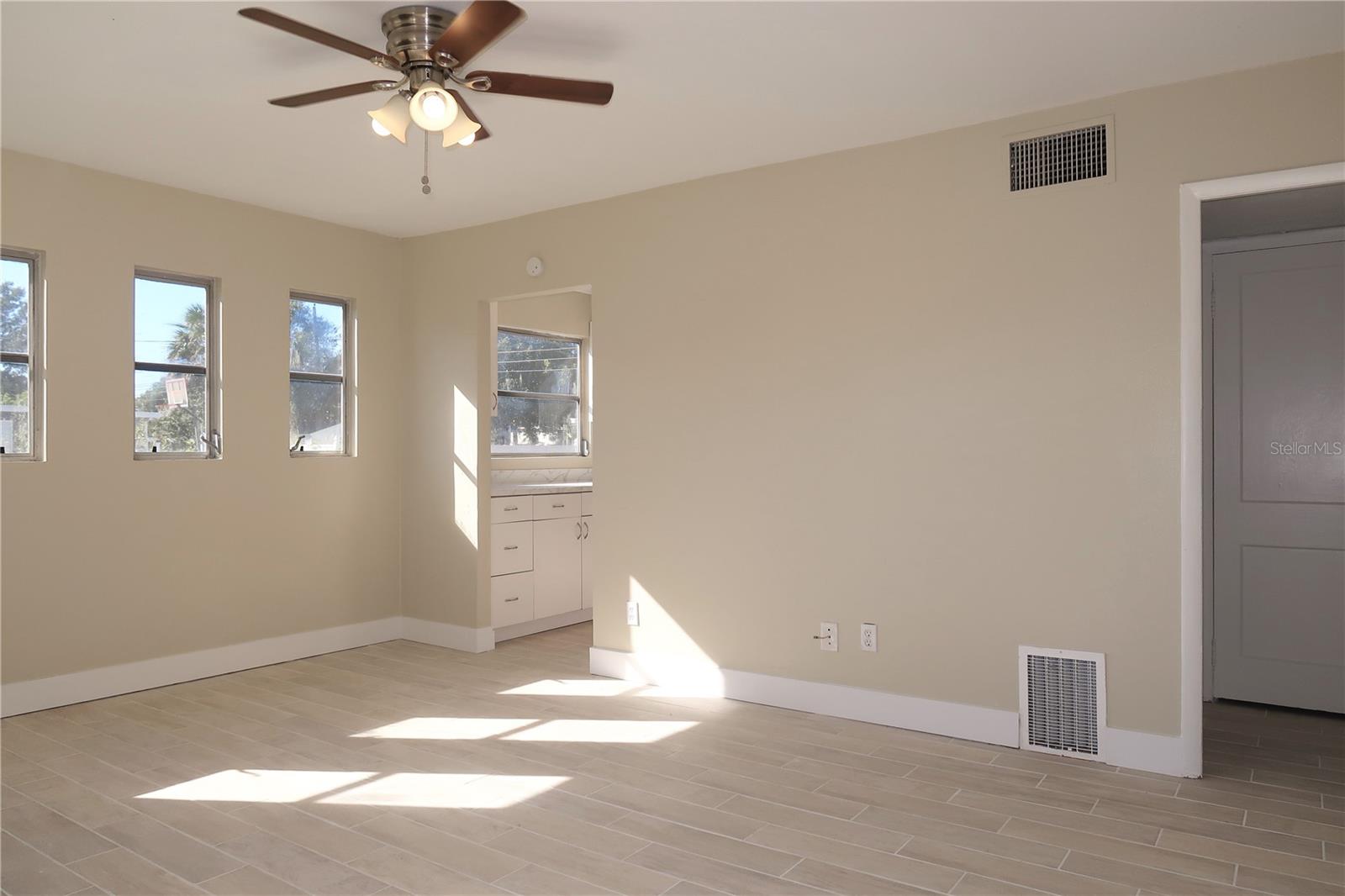 Image 14 of 28 For 949 57th Avenue N