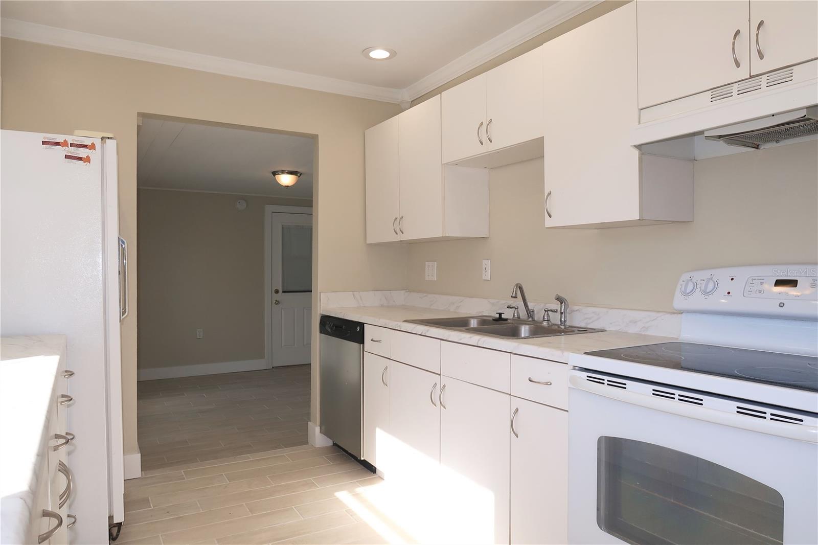 Image 15 of 28 For 949 57th Avenue N