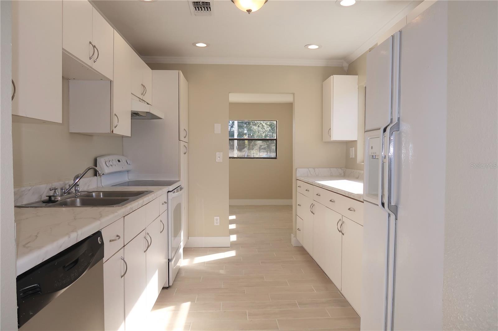 Image 17 of 28 For 949 57th Avenue N