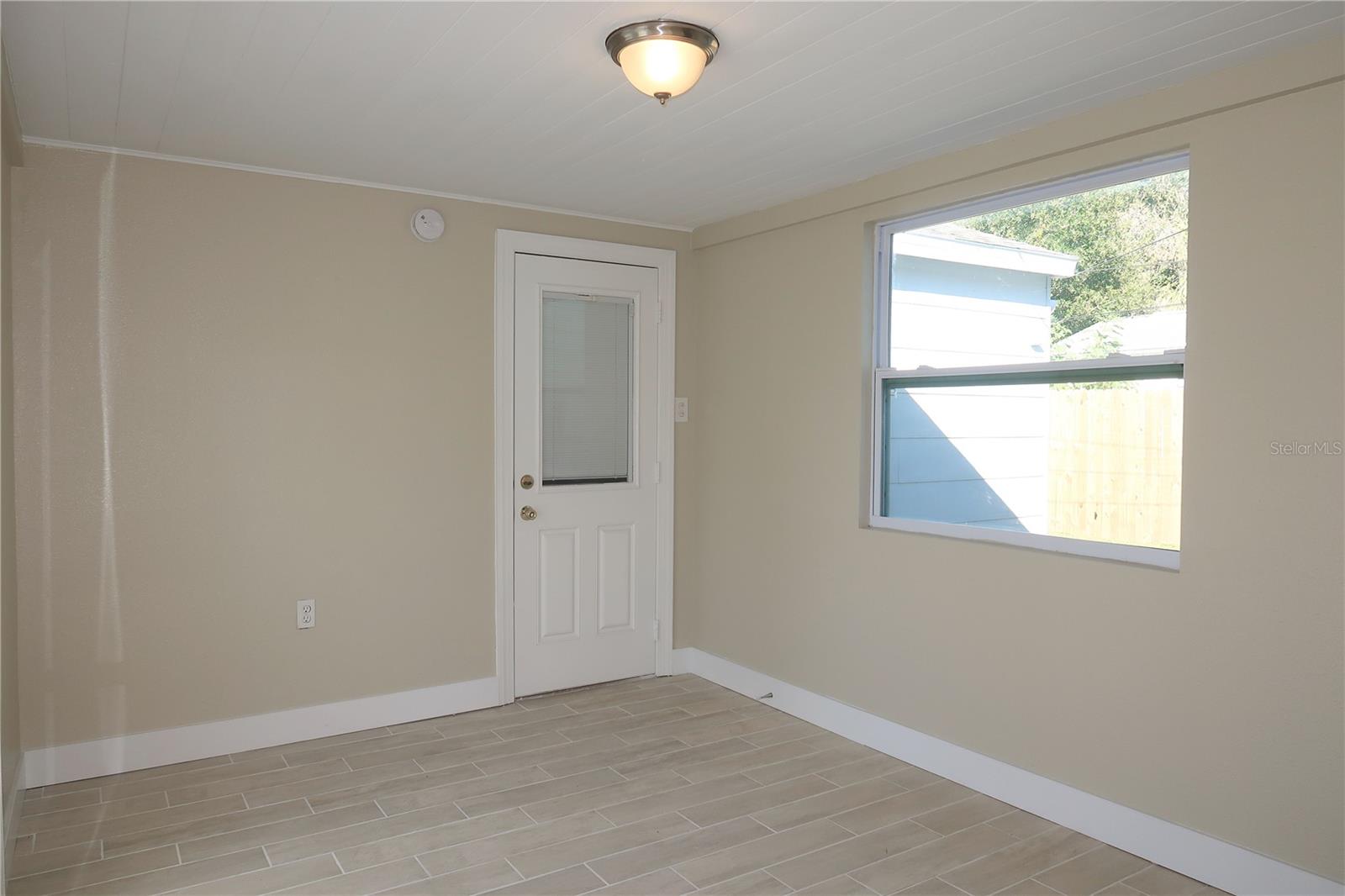Image 18 of 28 For 949 57th Avenue N