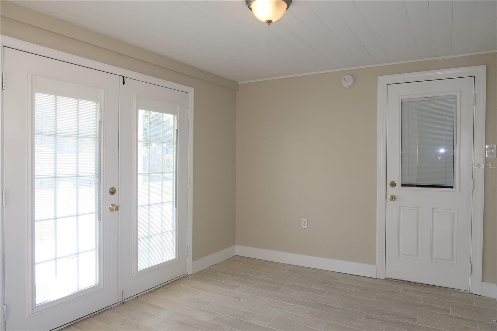 Image 19 of 28 For 949 57th Avenue N