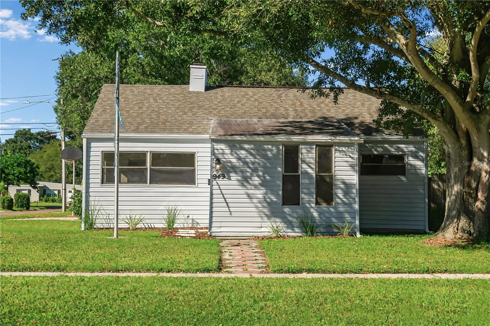 Image 3 of 28 For 949 57th Avenue N